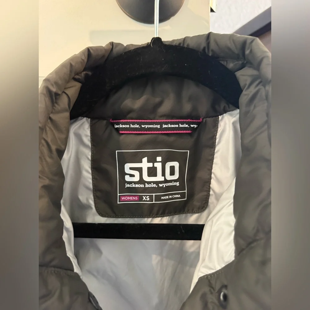 Stio Women’s Skycrest Insulated Snap Shirt XS Raven - Picture 3 of 5